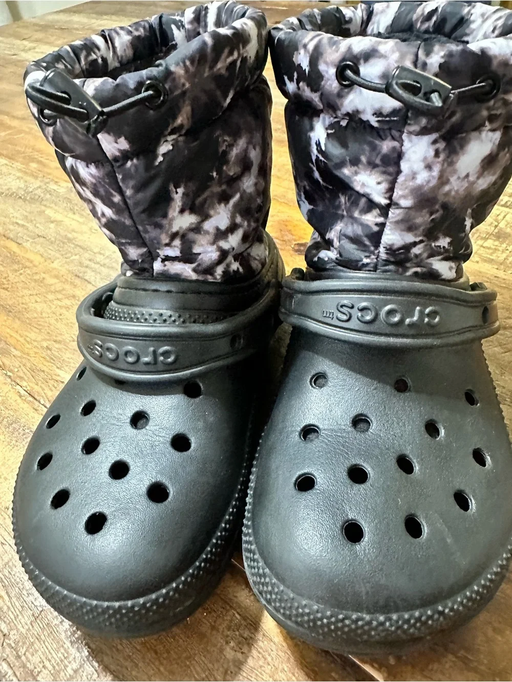 CROCS womens Black Tie-Dye Puffer Clog Boots